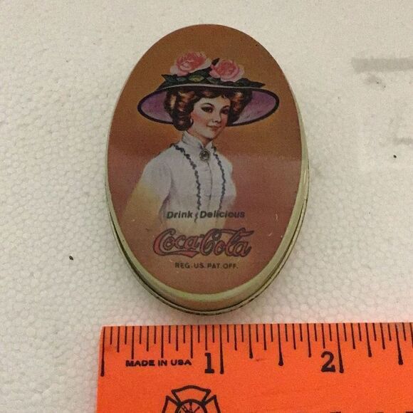 Beautiful vintage Coca-Cola trinket tin￼ - Picture 1 of 3